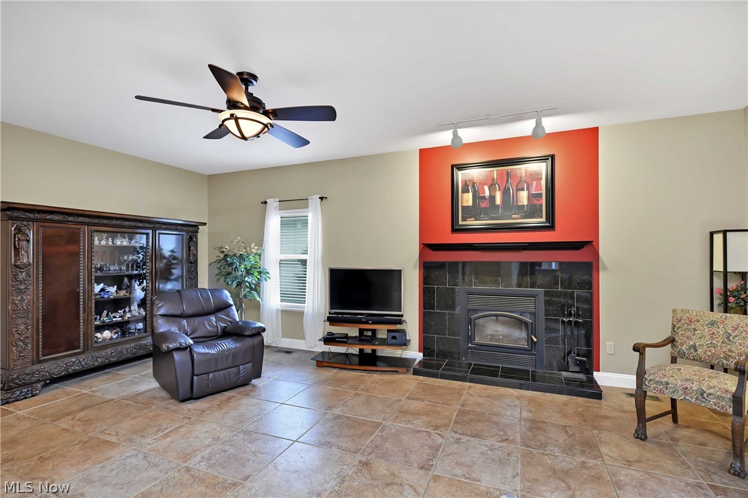5215 Lear Nagle Road North Ridgeville, OH 44039 - Photo 4 of 35