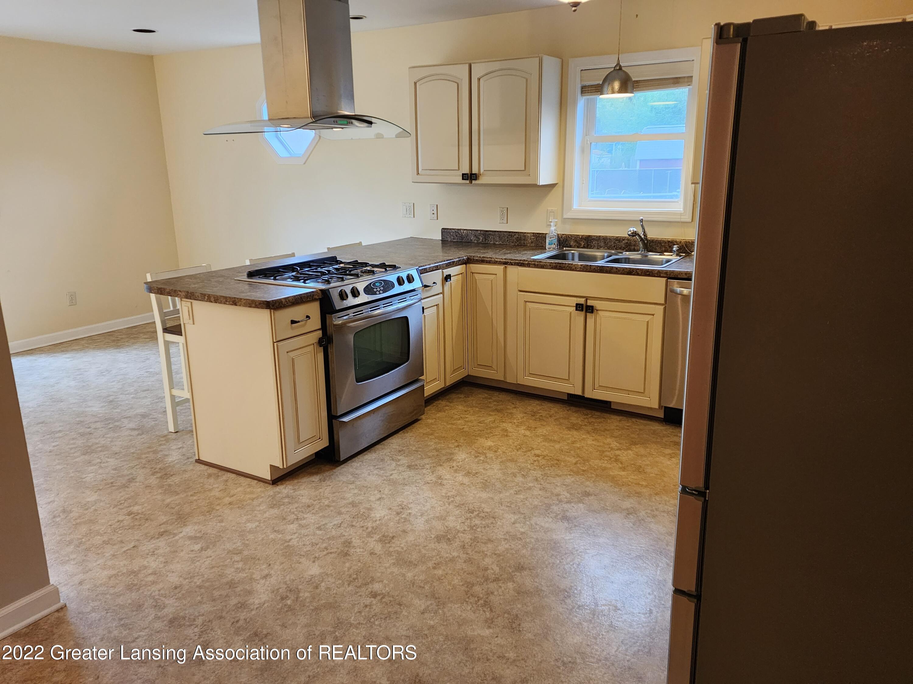 2305 Arlington Road Lansing, MI 48906 - Photo 12 of 30 Gourmet Kitchen