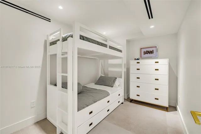 a view of livingroom with furniture