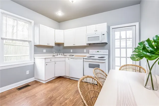 $2,200 | 8 Green Place, Unit 1, Newport, RI 02840