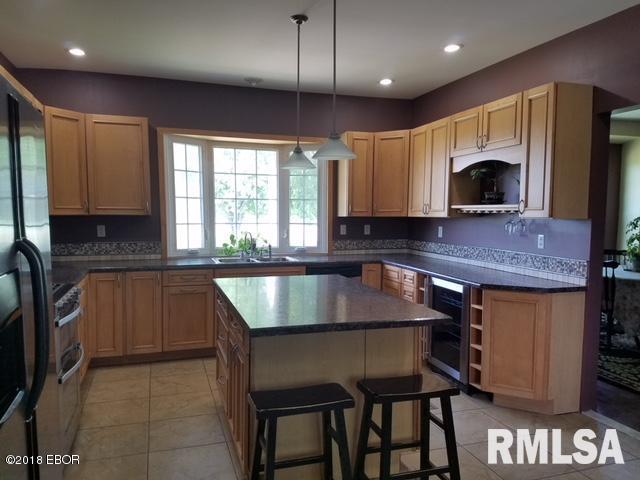 18634 Persimmon Tree Road Centralia, IL 62801 - Photo 10 of 23