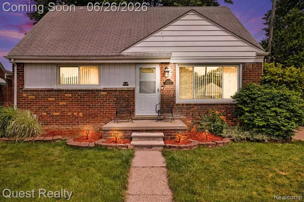 $194,900 | 25074 Waldorf Street, Roseville, MI 48066