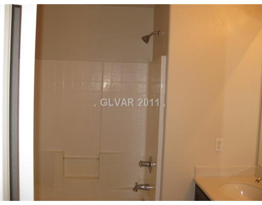 124 Turtle Ridge Avenue Las Vegas, NV 89183 - Photo 19 of 21 Bathroom. Bath 3 w/tub/shower combo
