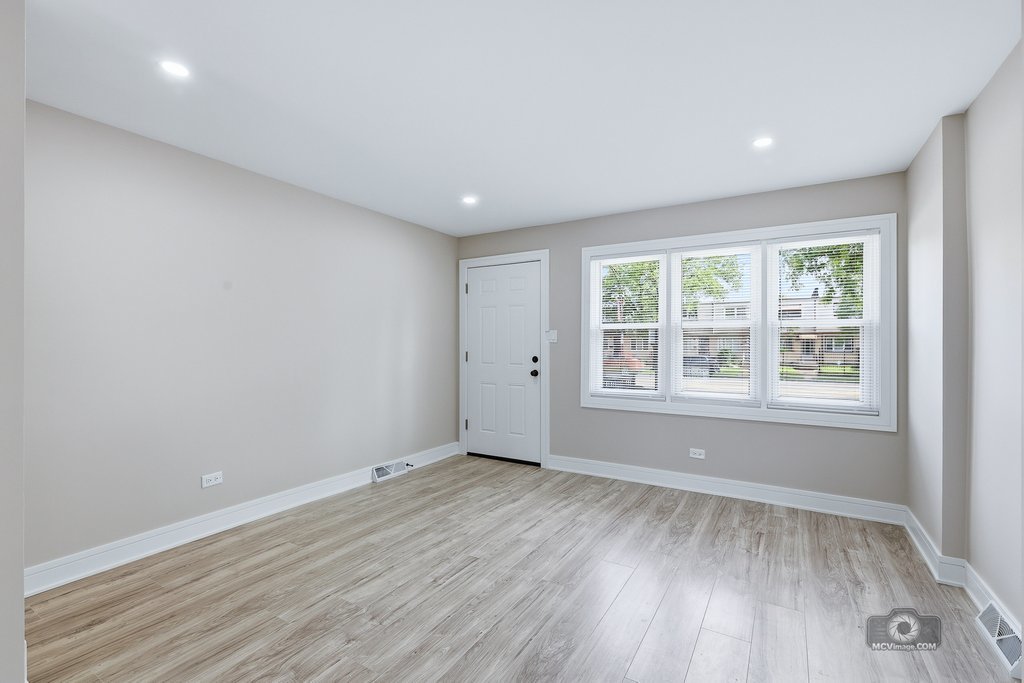 1050 West 87th Street Chicago, IL 60620 - Photo 3 of 12
