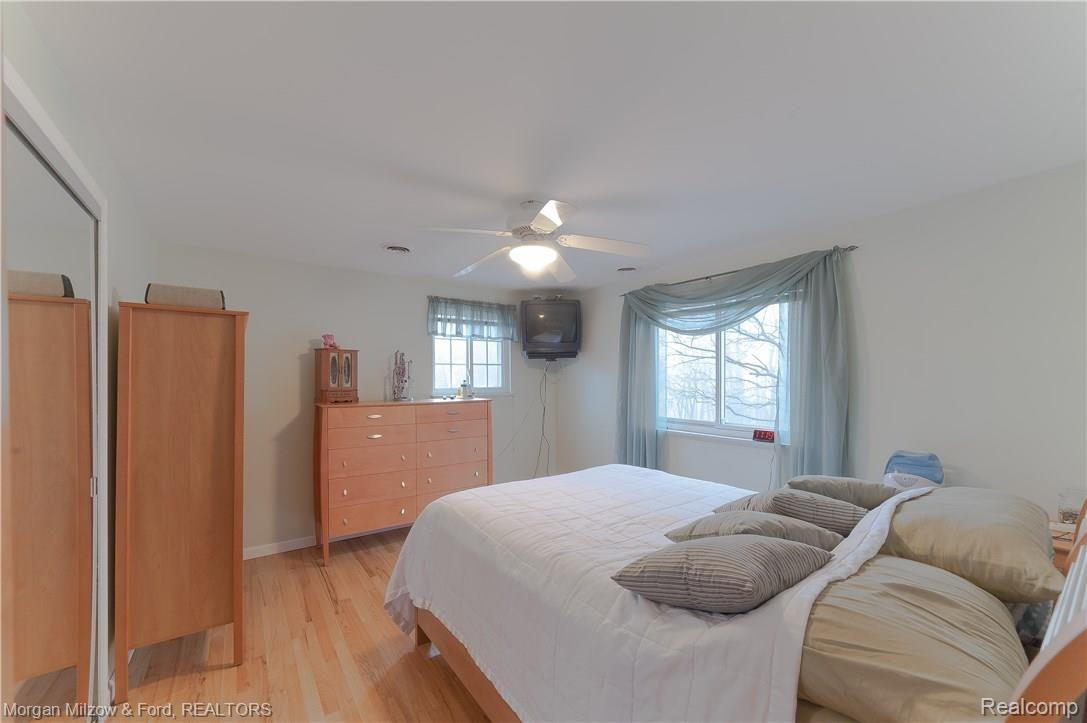 6490 Waldon Road Clarkston, MI 48346 - Photo 13 of 37 Master bedroom