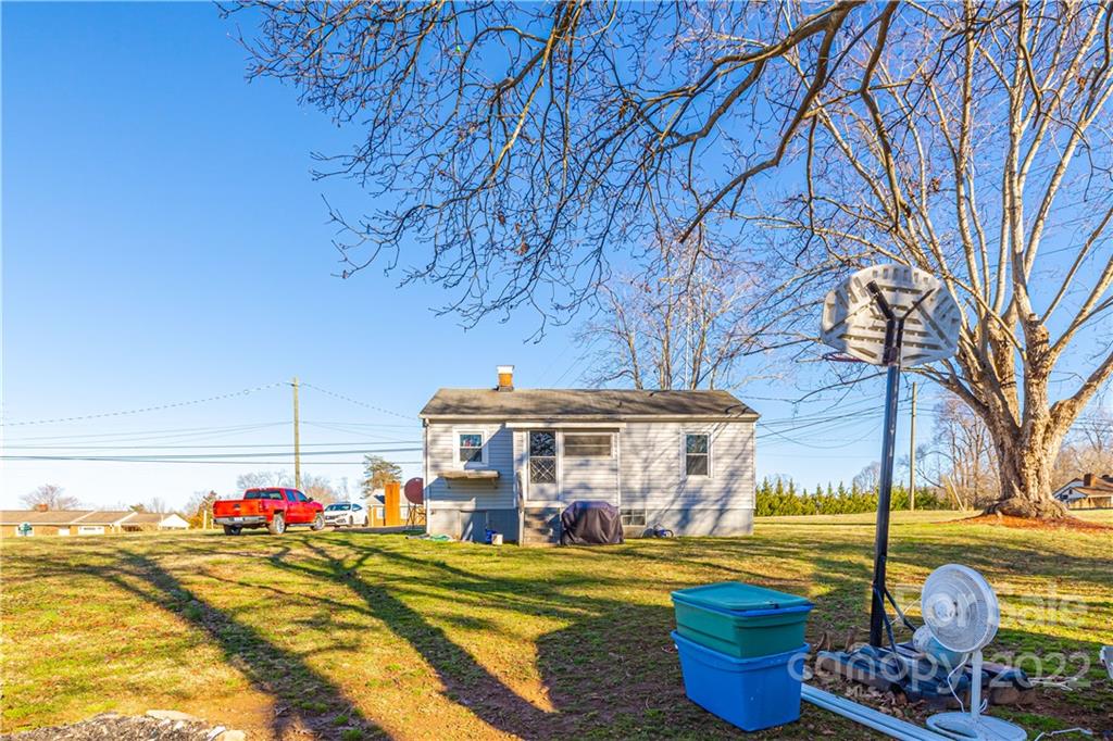 2766 Messer Road Valdese, NC 28690 - Photo 5 of 26 Gallery Image 5