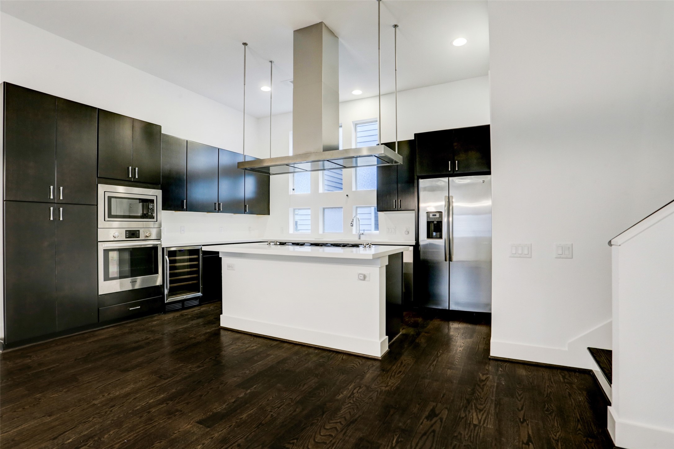 2344 Commerce Street Houston, TX 77003 - Photo 7 of 18 Kitchen with Island