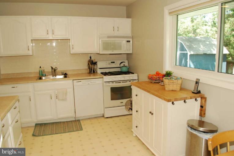 3906 Lakota Road Alexandria, VA 22303 - Photo 14 of 22 Kitchen