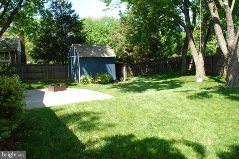 3906 Lakota Road Alexandria, VA 22303 - Photo 10 of 22 Exterior (Rear)