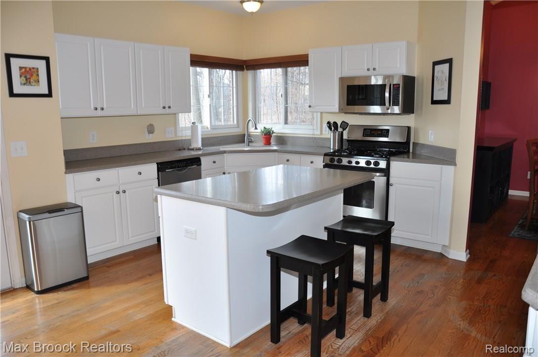 699 Twin Oaks Court Rochester, MI 48307 - Photo 6 of 65 DSC_0328.JPG