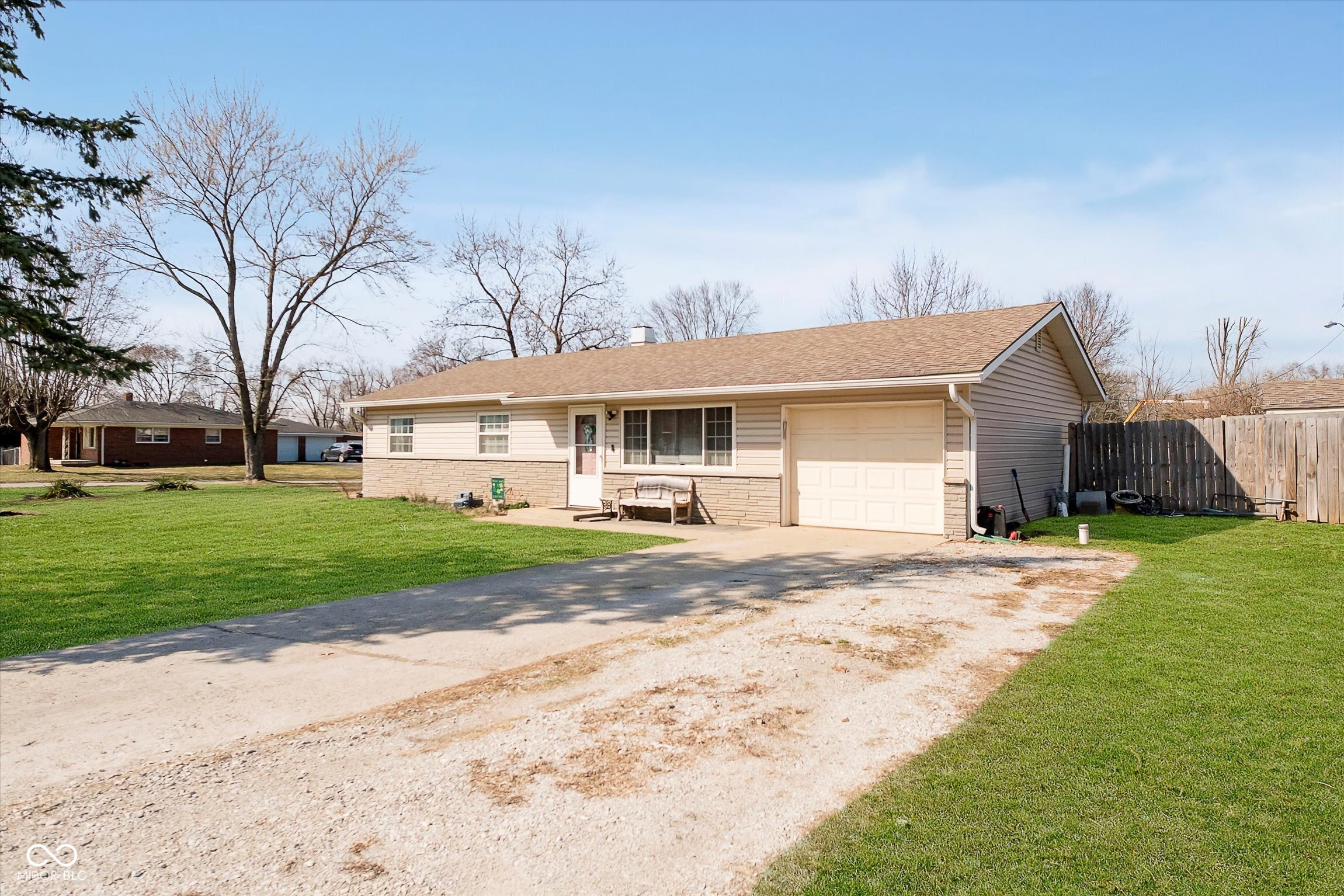 348 West Stop 11 Road Indianapolis, IN 46217 - Photo 3 of 25 Gallery Image 3