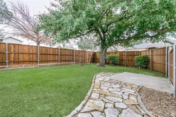 a view of a house with a backyard