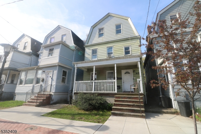 40 Mitchell Street West Orange, NJ 07052 - Photo 1 of 17 a front view of a house