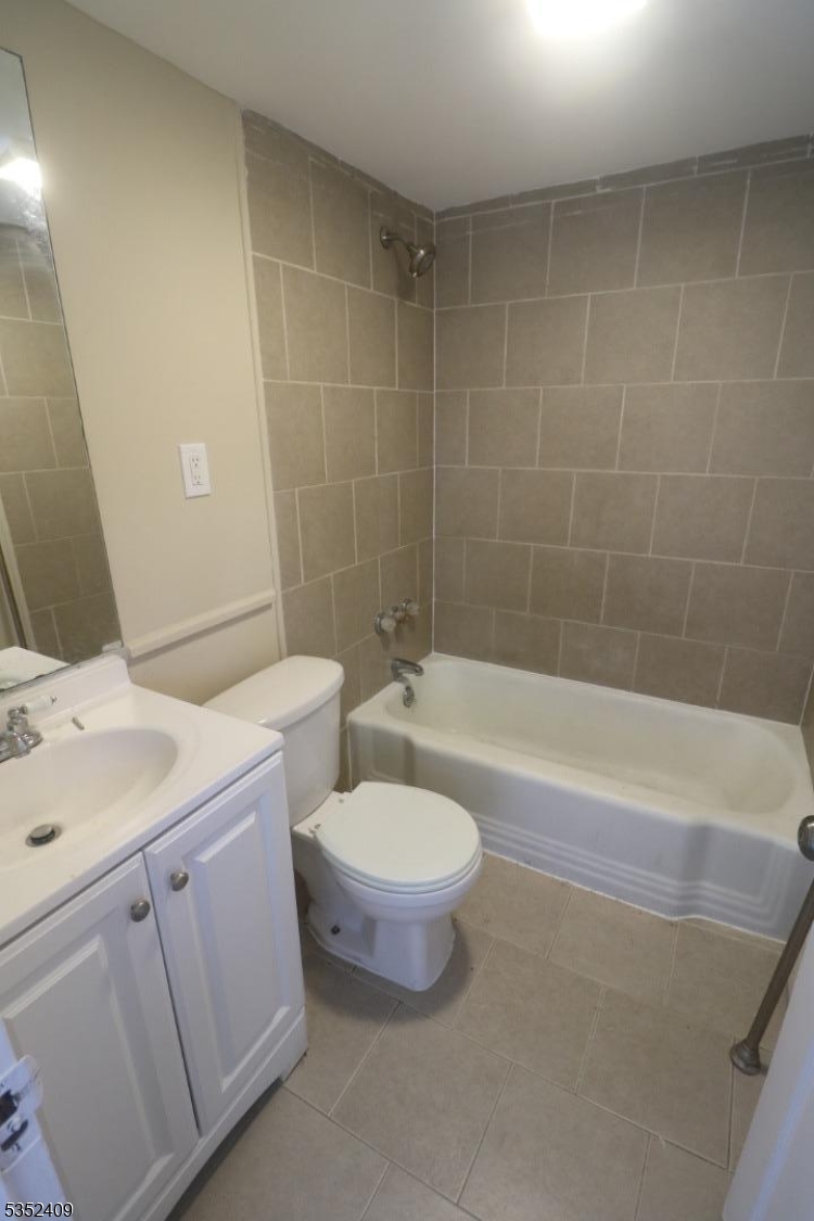 40 Mitchell Street West Orange, NJ 07052 - Photo 14 of 17 a bathroom with a tub a sink and mirror