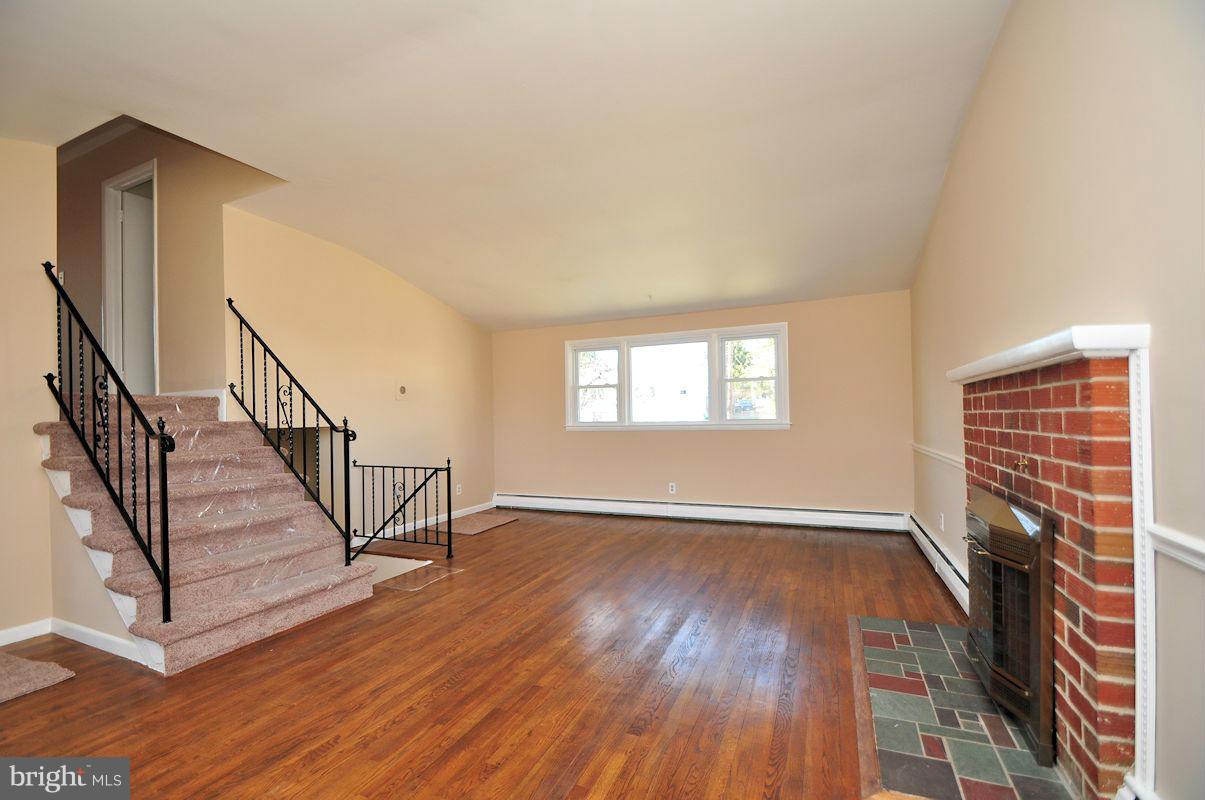 2116 Eastham Road Lutherville-Timonium, MD 21093 - Photo 12 of 19 Living Room