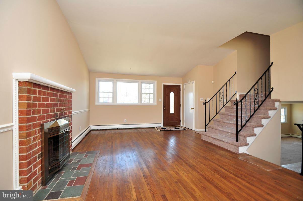 2116 Eastham Road Lutherville-Timonium, MD 21093 - Photo 10 of 19 Living Room