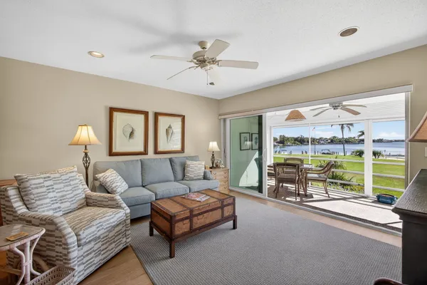 $589,000 | 478 Tequesta Drive, Unit 209, Tequesta, FL 33469