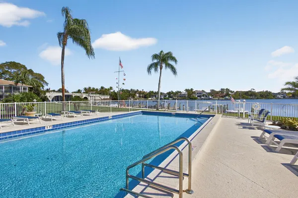 $589,000 | 478 Tequesta Drive, Unit 209, Tequesta, FL 33469