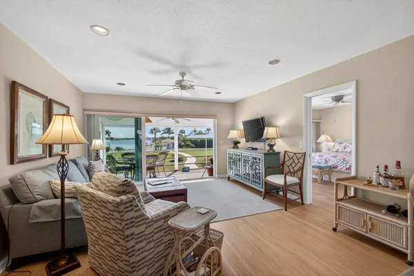 $589,000 | 478 Tequesta Drive, Unit 209, Tequesta, FL 33469