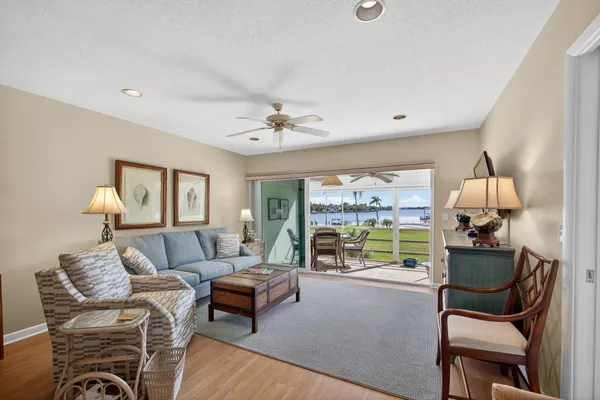 $589,000 | 478 Tequesta Drive, Unit 209, Tequesta, FL 33469