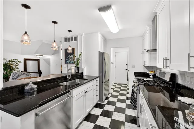 $389,900 | 16176 Lea Oak Court, Chesterfield, MO 63017