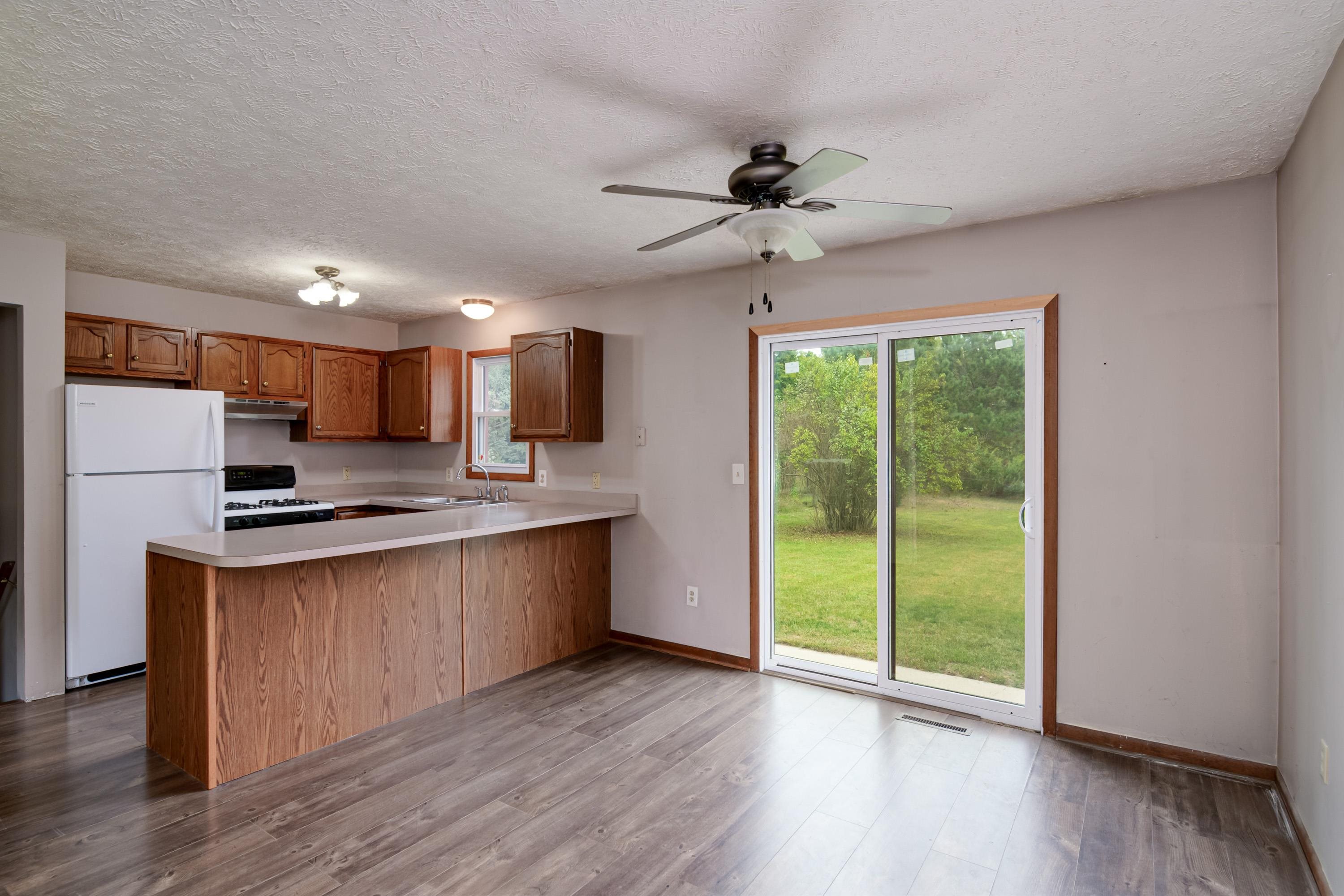 2450 West Long Lake Road Traverse City, MI 49685 - Photo 7 of 30 1938893-4bed3c51-0c29-423a-94a0-f2c4dab162a1.JPG