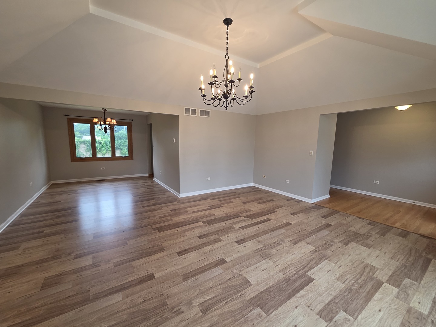 8112 Rutherford Drive Woodridge, IL 60517 - Photo 4 of 30