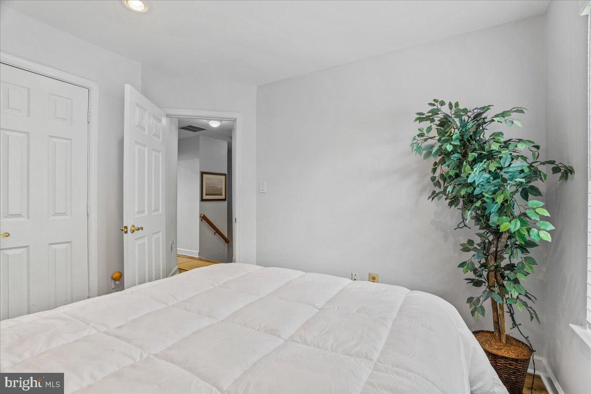9245 Ridgefield Circle Frederick, MD 21701 - Photo 22 of 53 Bedroom 2
