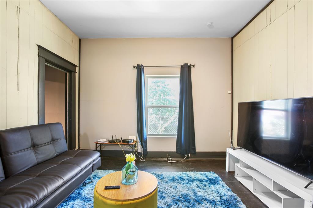 504 Preston Street Waco, TX 76704 - Photo 11 of 14 a living room with furniture and a flat screen tv