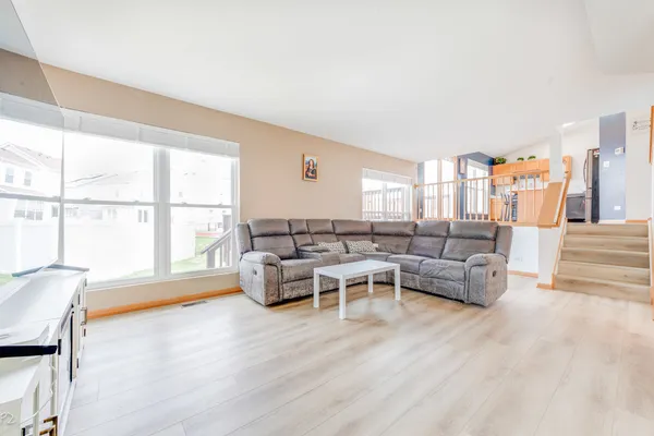 $389,000 | 579 Rebecca Lane, Bolingbrook, IL 60440