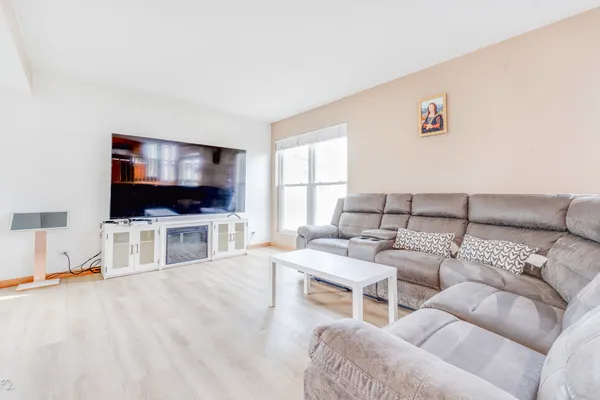 $389,000 | 579 Rebecca Lane, Bolingbrook, IL 60440