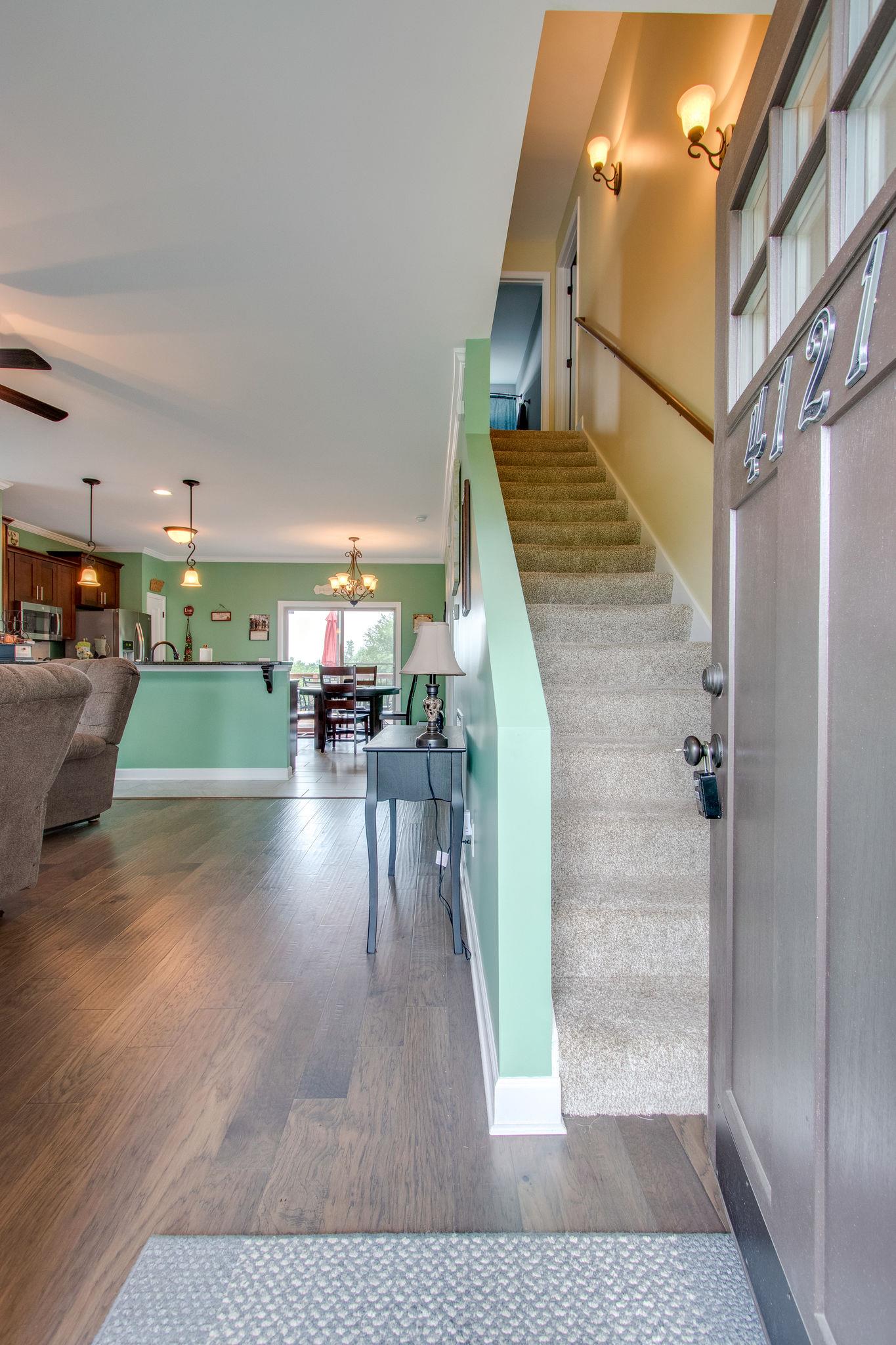 4121 Beasleys Bend Road Lebanon, TN 37087 - Photo 4 of 28 a view of an entryway and livingroom