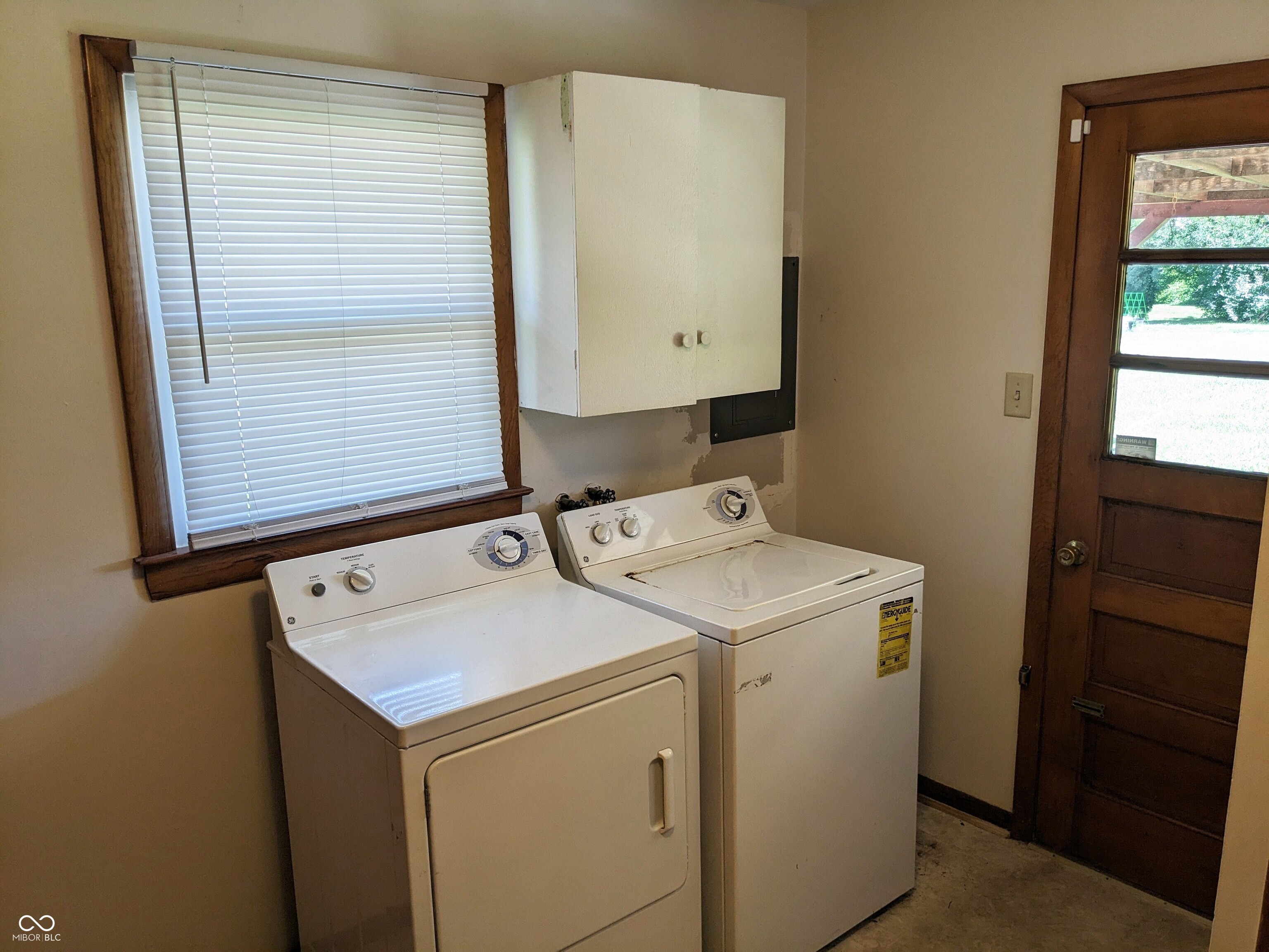 216 East 49th Street Anderson, IN 46013 - Photo 7 of 15