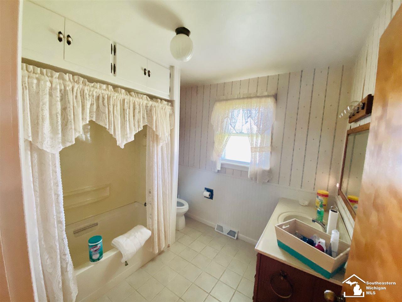 2411 North Raisinville Road Monroe, MI 48162 - Photo 16 of 18