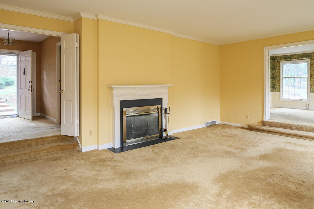 2569 Cherosen Road Louisville, KY 40205 - Photo 4 of 37 Living room