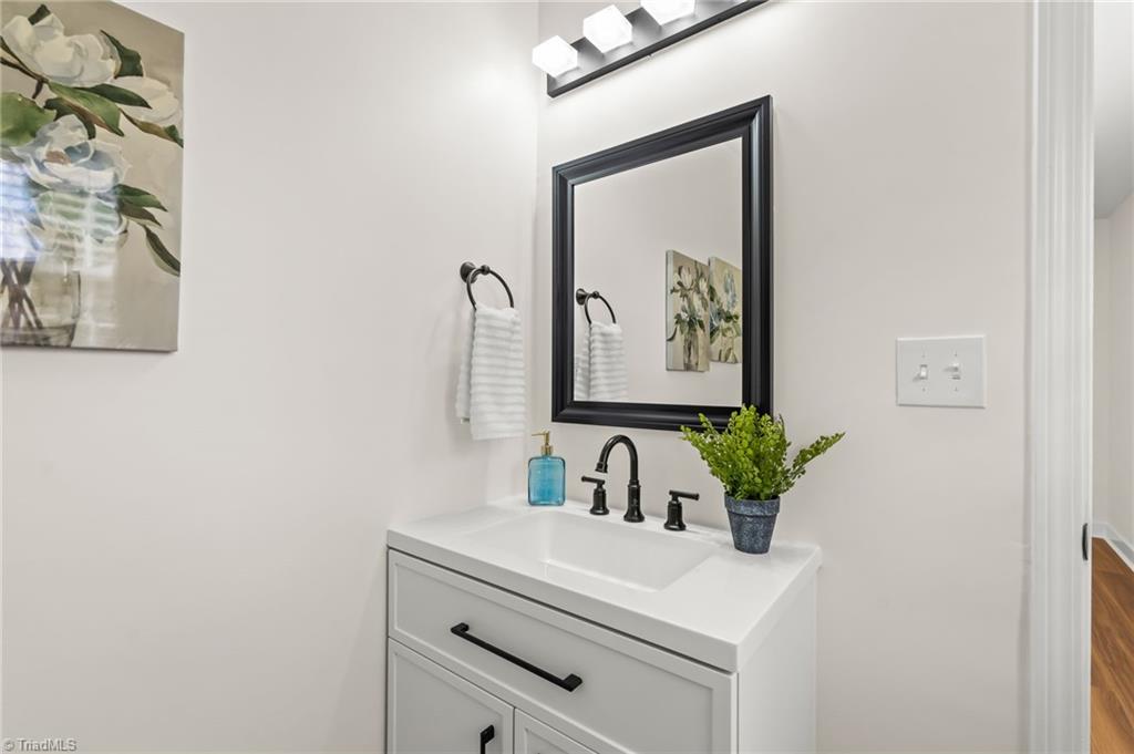 1406 Chatham Drive High Point, NC 27265 - Photo 19 of 48 Primary Full Bath
