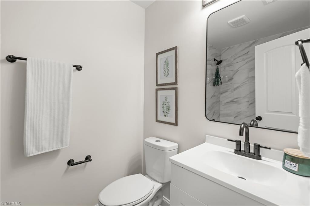 1406 Chatham Drive High Point, NC 27265 - Photo 25 of 48 Hall Full Bath
