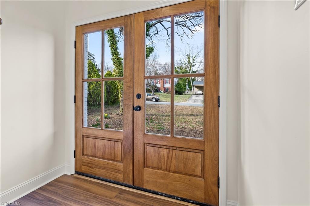 1406 Chatham Drive High Point, NC 27265 - Photo 3 of 48 Elegant Doors!