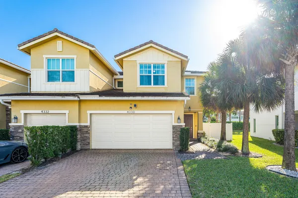 $570,000 | 4330 Lago Drive, Deerfield Beach, FL 33064