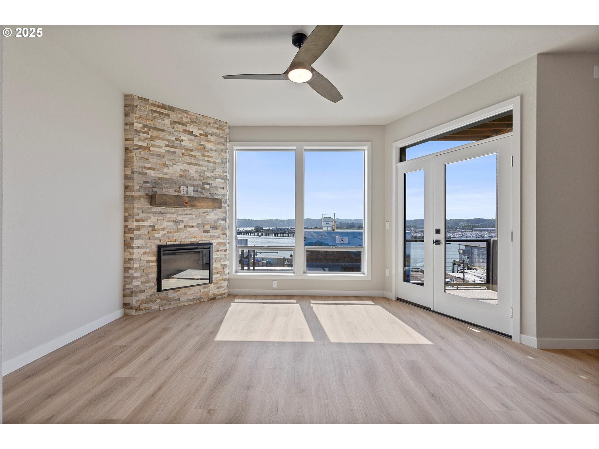 819 Southwest 13th Street, Unit 2 Newport, OR 97365 - Photo 13 of 35