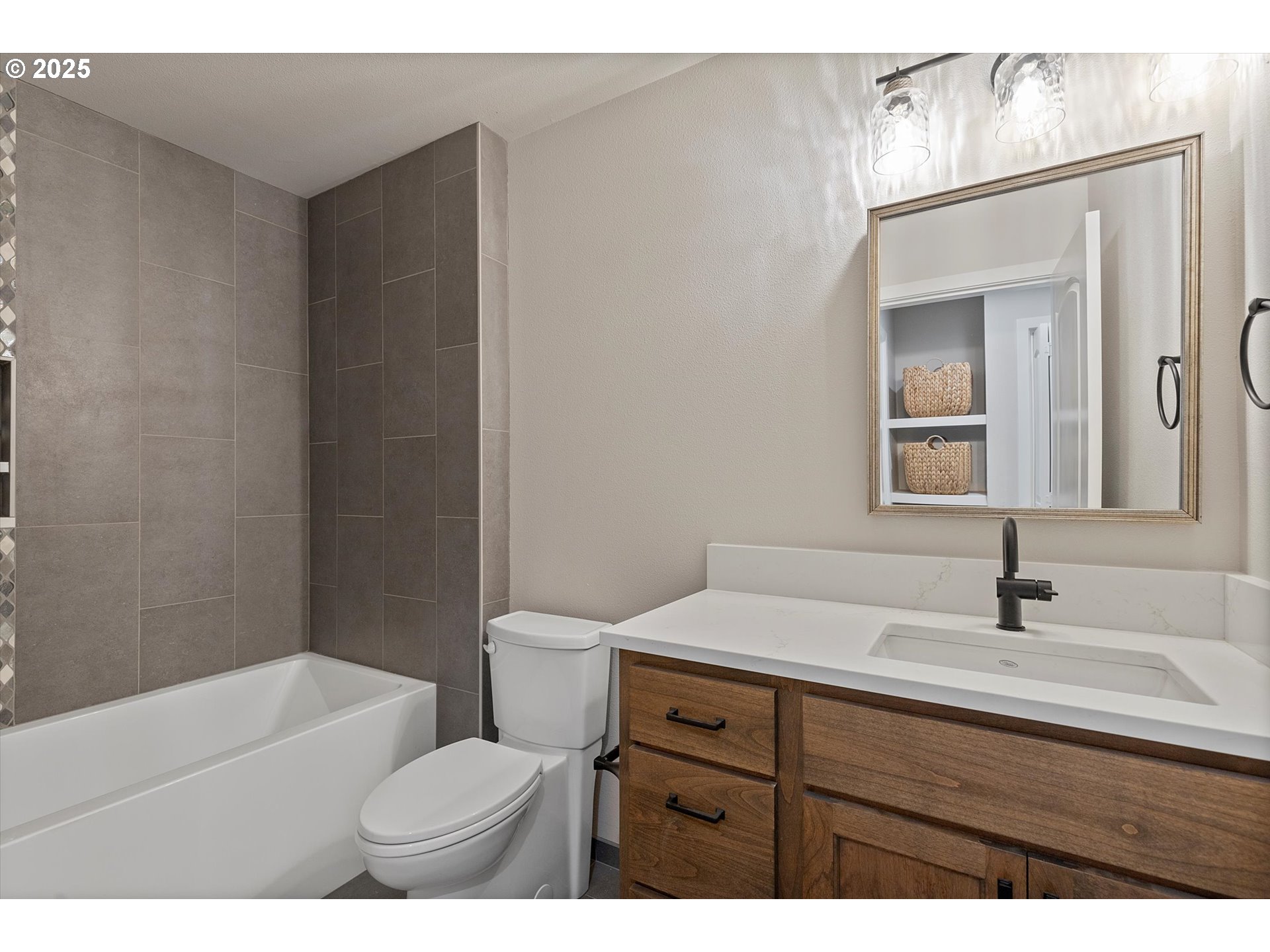 819 Southwest 13th Street, Unit 2 Newport, OR 97365 - Photo 20 of 35