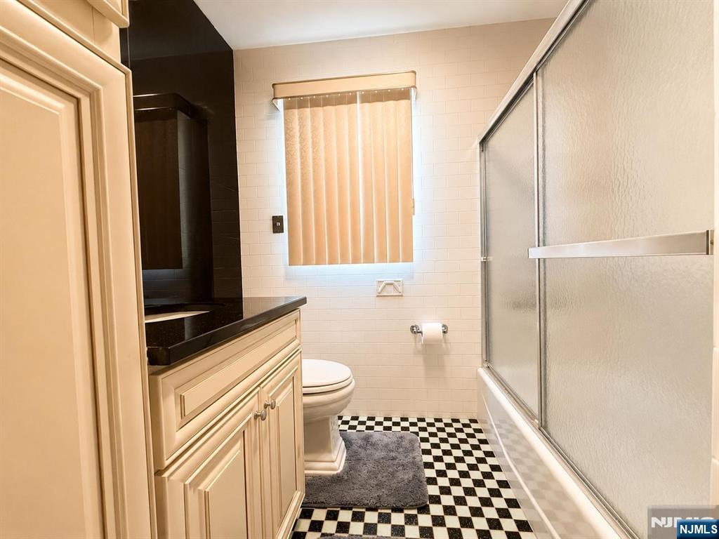 372 West Main Street Bergenfield, NJ 07621 - Photo 11 of 28