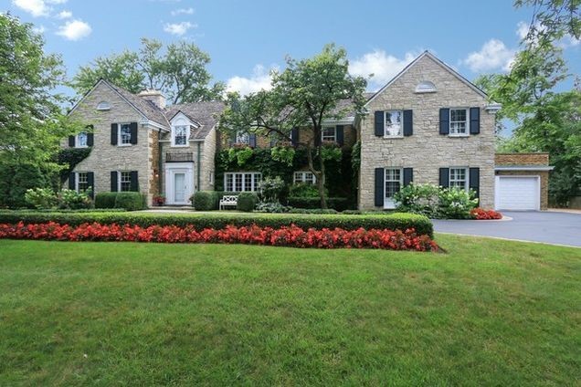 965 Castlegate Court Lake Forest, IL 60045 - Photo 1 of 48 a front view of house with yard and green space