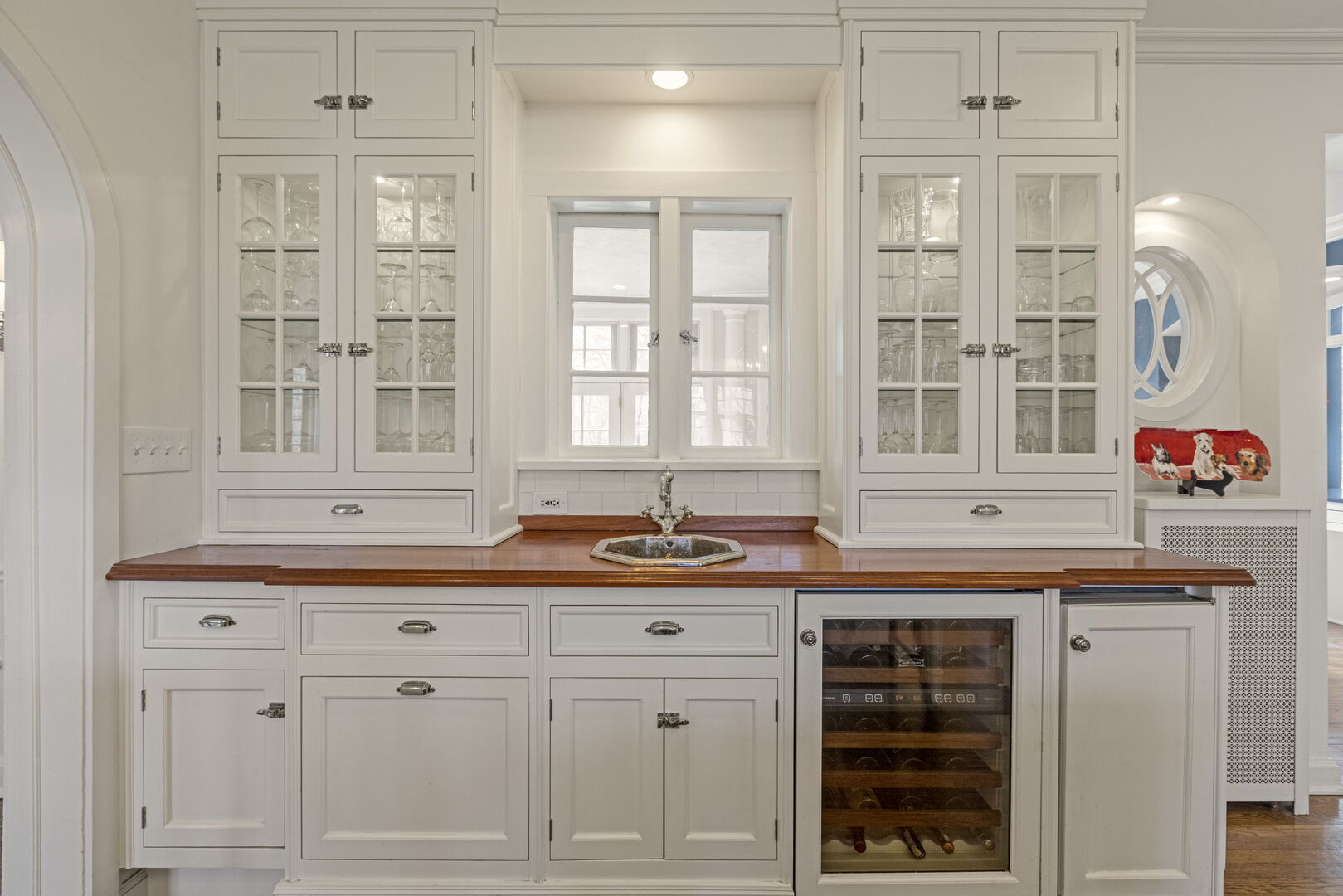 965 Castlegate Court Lake Forest, IL 60045 - Photo 15 of 48 a kitchen with cabinets and window