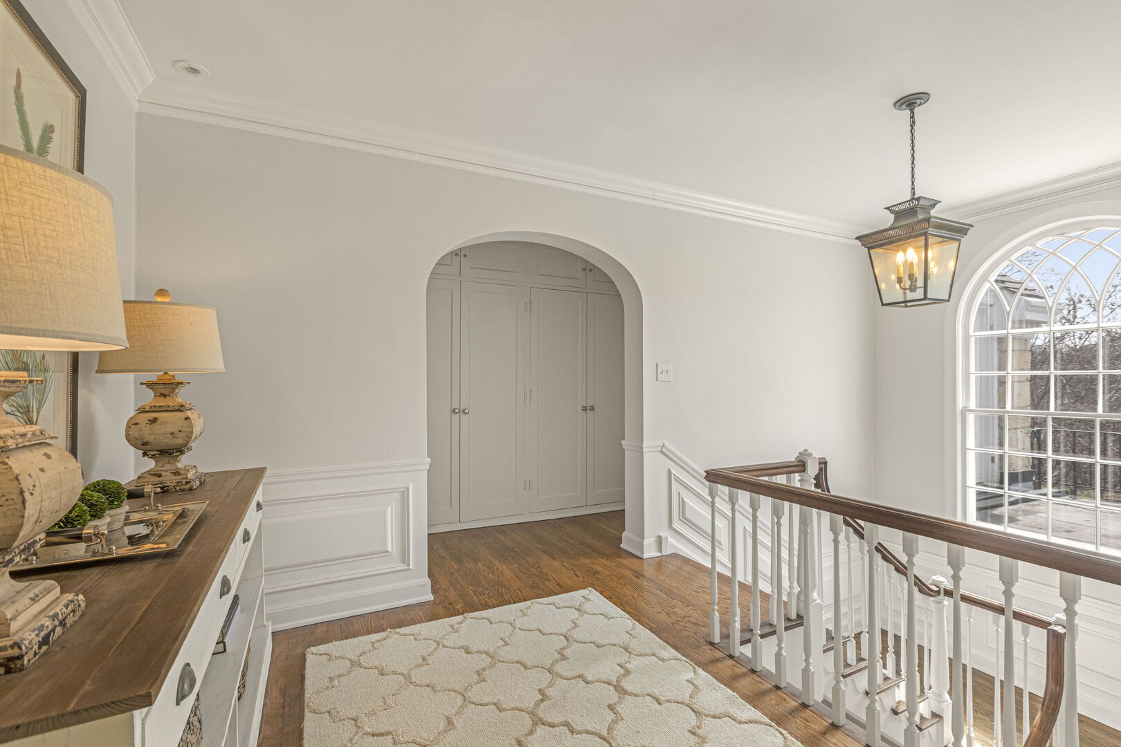 965 Castlegate Court Lake Forest, IL 60045 - Photo 28 of 48 a view of a hallway to a livingroom with furniture