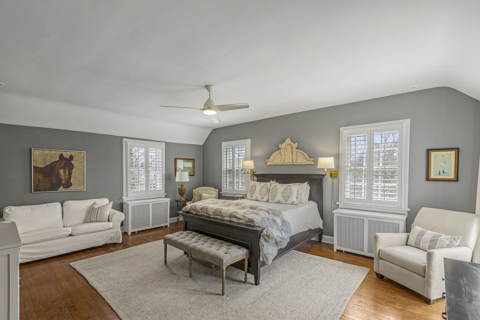 965 Castlegate Court Lake Forest, IL 60045 - Photo 33 of 48 a bedroom with a bed and a couch