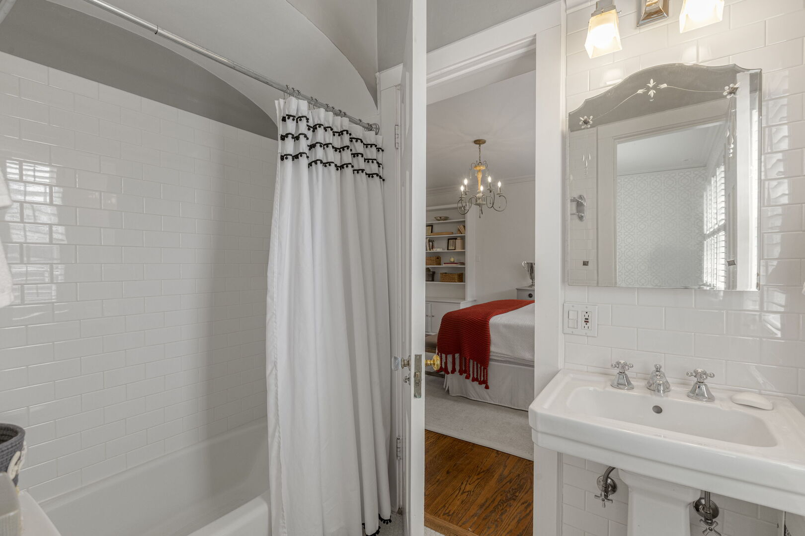 965 Castlegate Court Lake Forest, IL 60045 - Photo 38 of 48 a bathroom with a sink vanity and tub