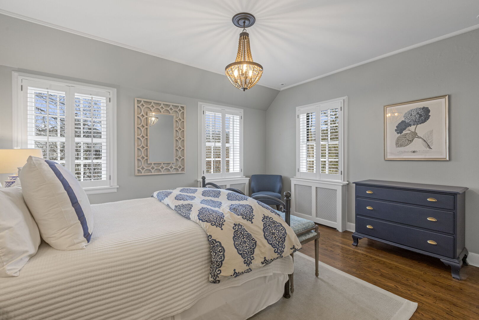 965 Castlegate Court Lake Forest, IL 60045 - Photo 39 of 48 a bedroom with a bed and a window