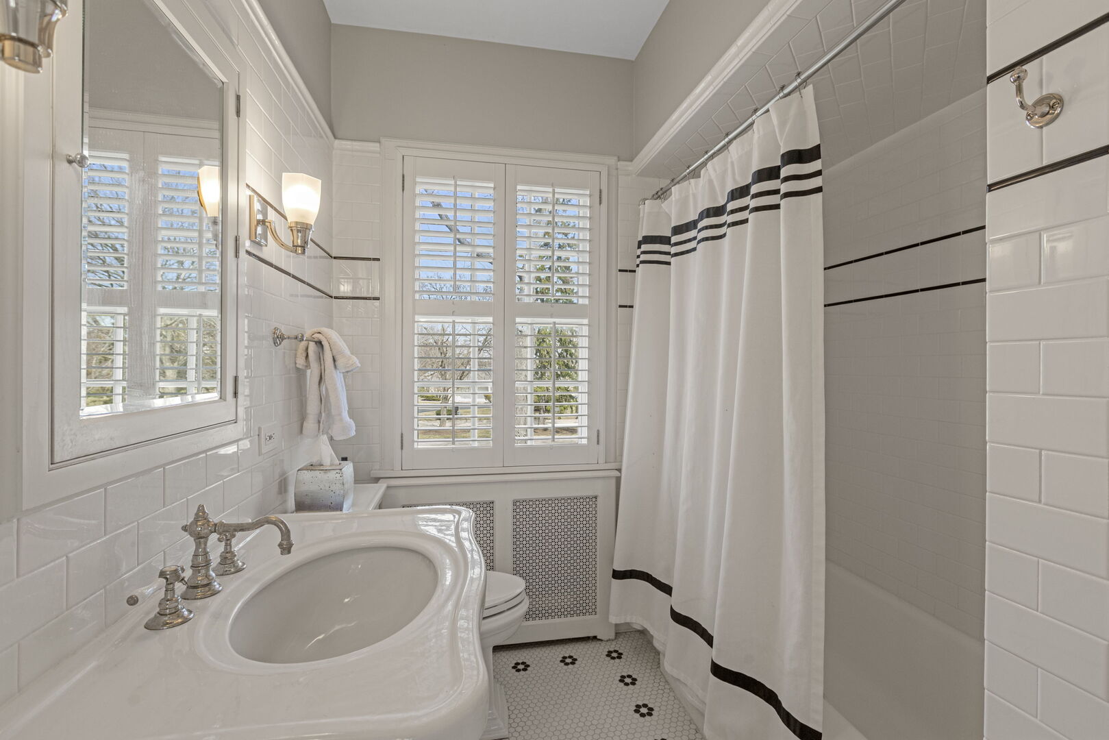 965 Castlegate Court Lake Forest, IL 60045 - Photo 40 of 48 a bathroom with a sink a toilet and a mirror