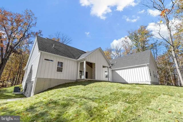 $1,199,999 | 17 Mistletoe Lane, Shepherdstown, WV 25443